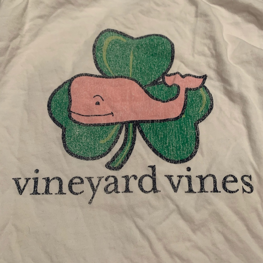 🦄 2 for $20 🦄 Vineyard Vines T Shirt